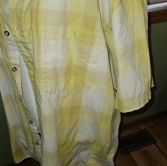 Cabelas 2xl short sleeve button down. Yellow and white. - Picture 2 of 8